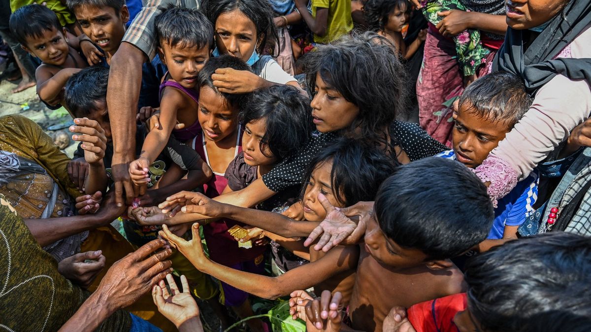 Fotky: Do Indonésie proudí nejvíc Rohingů od roku 2015, místní viní pašeráky